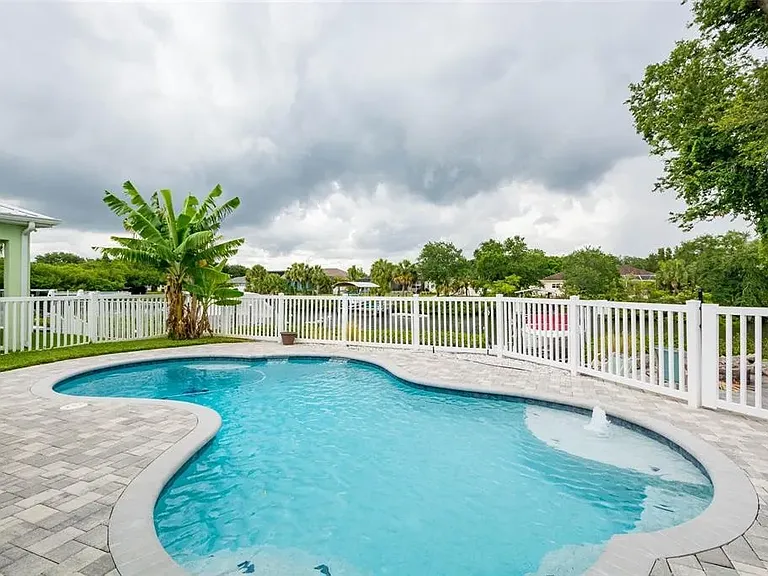 425 Bahama Grande Blvd — Photo 29