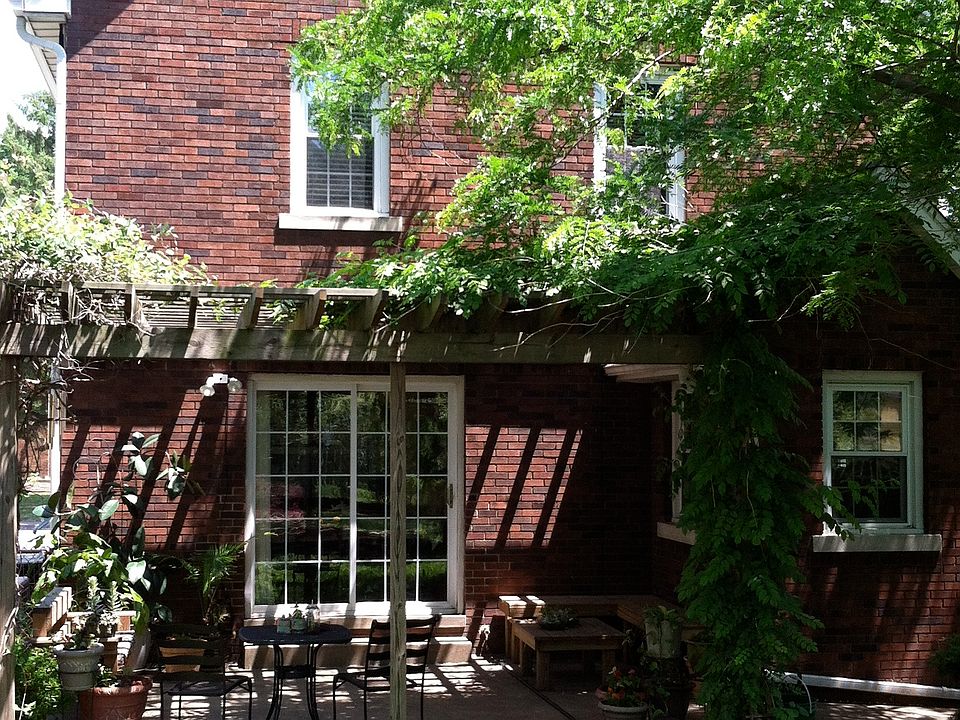 2nd image of 2207 N Prospect Rd
