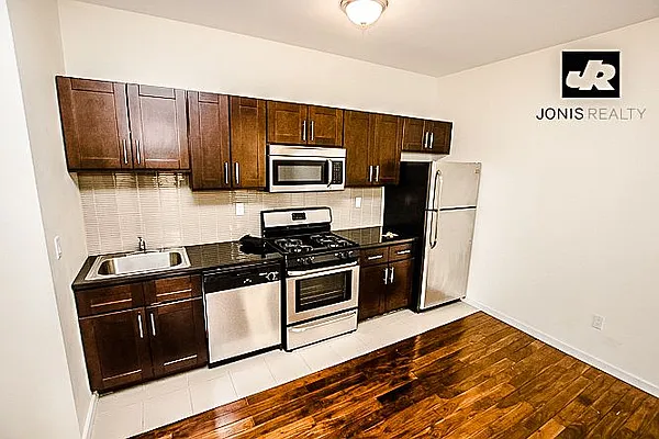 Rented by Jonis Realty | media 35