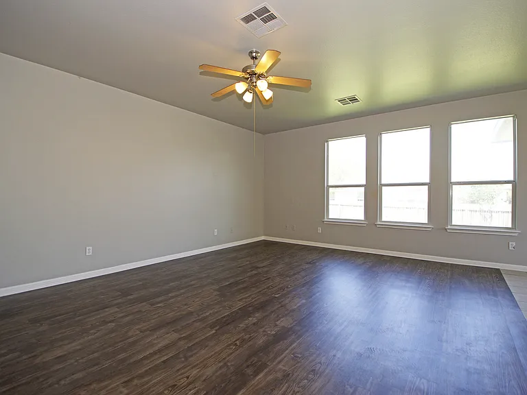6800 Cromarty Ln — Photo 9