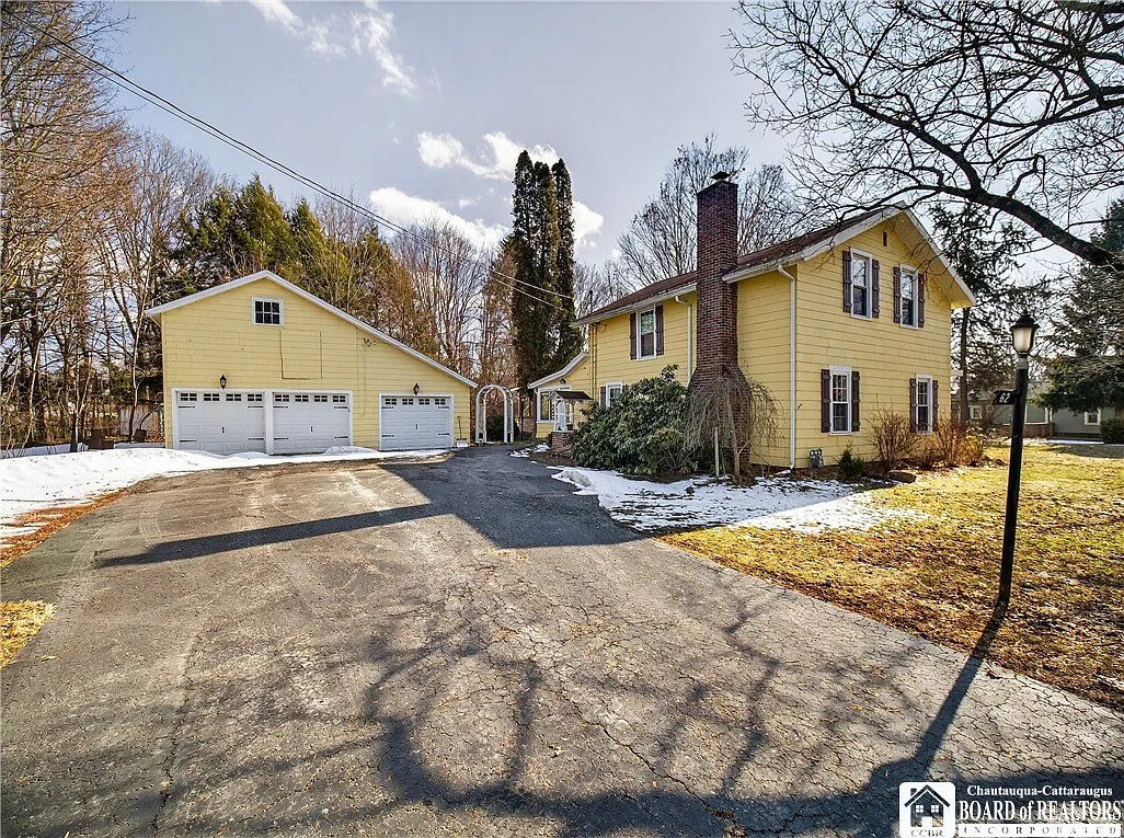 62 Ivory St photo 1