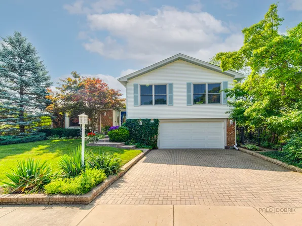 1031 Partridge Ln, Lake Zurich, IL 60047