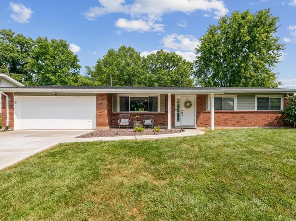 808 Parkfield Ter, Ballwin, MO 63021