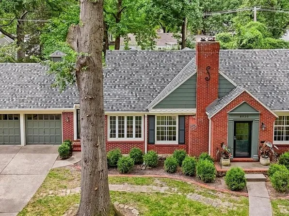 8020 Manor Rd, Leawood, KS 66206