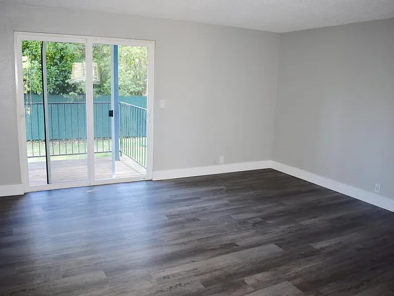3110 NE Tide Ave — Photo 1