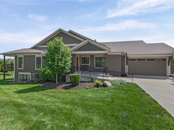 11551 S Waterford Dr, Olathe, KS 66061