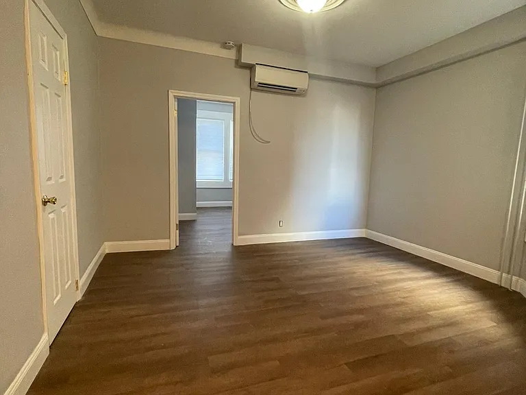 934 Pavonia Ave #4 — Photo 4