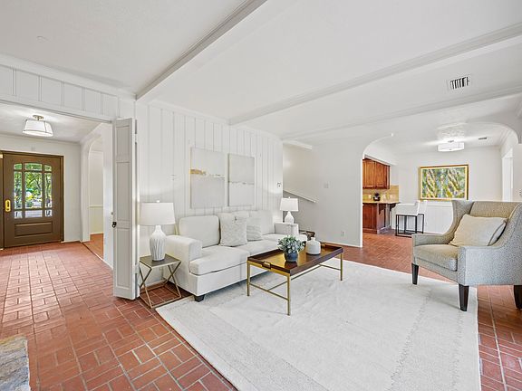 4th image of 7609 Spring Valley Rd