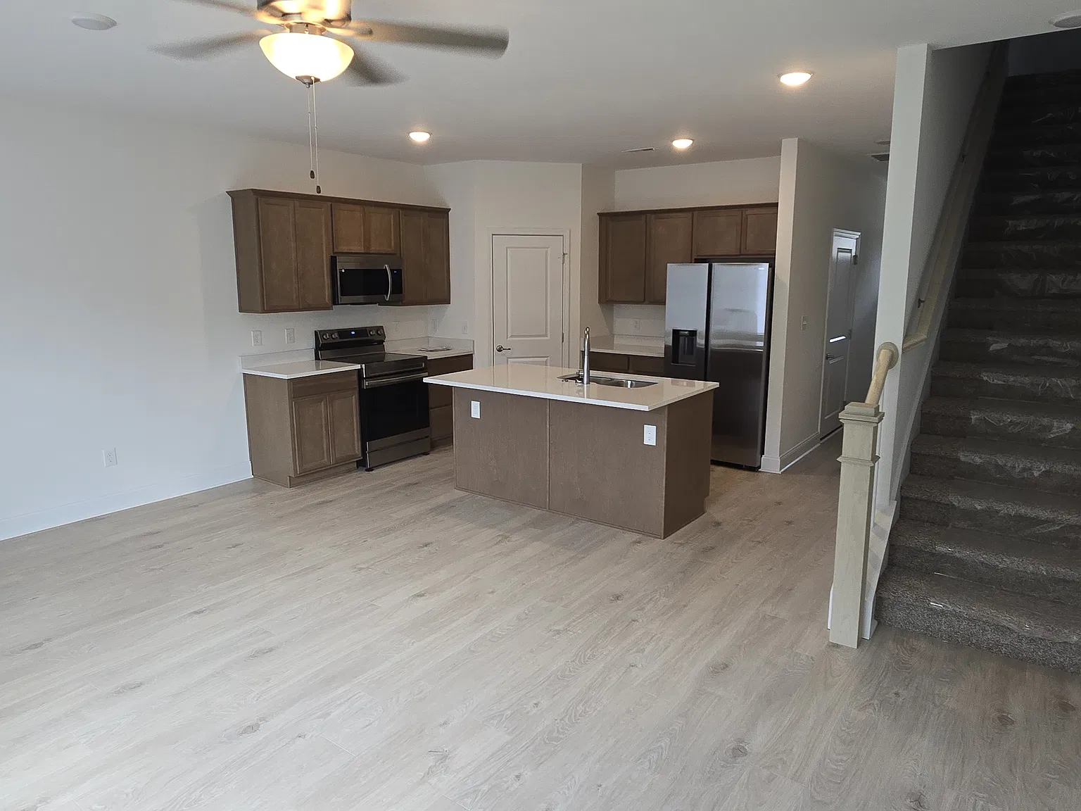 3 bed, 1471 sqft, $2,200 — Photo 4