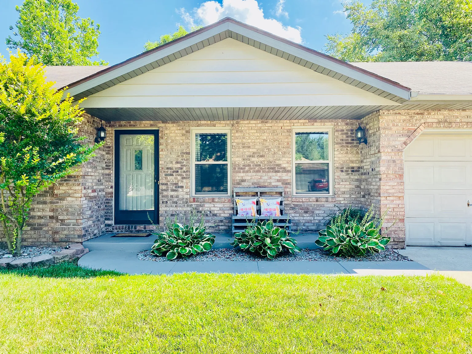 2304 Cotswold Cir photo 1