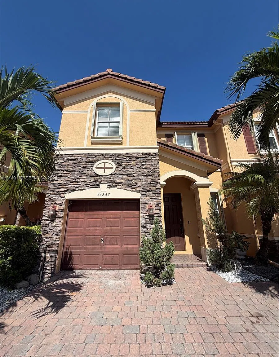 Islands At Doral Northwes — Photo 1