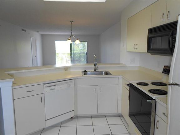 4th image of 2240 N Cypress Bend Dr APT 507