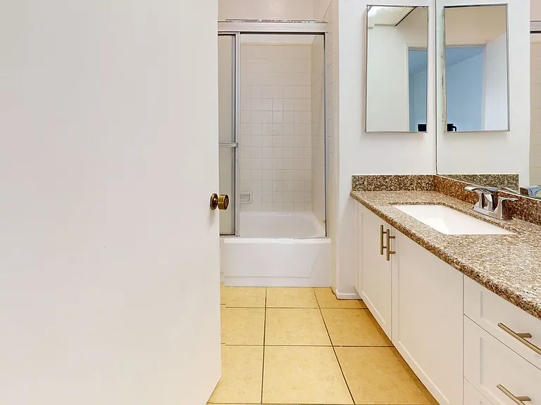 5135 Zelzah Ave #100 — Photo 17