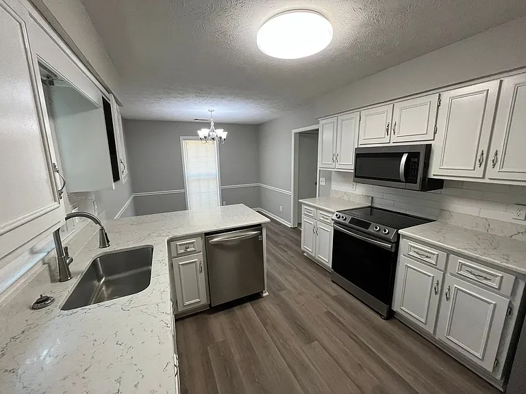 4310 Hart St — Photo 7