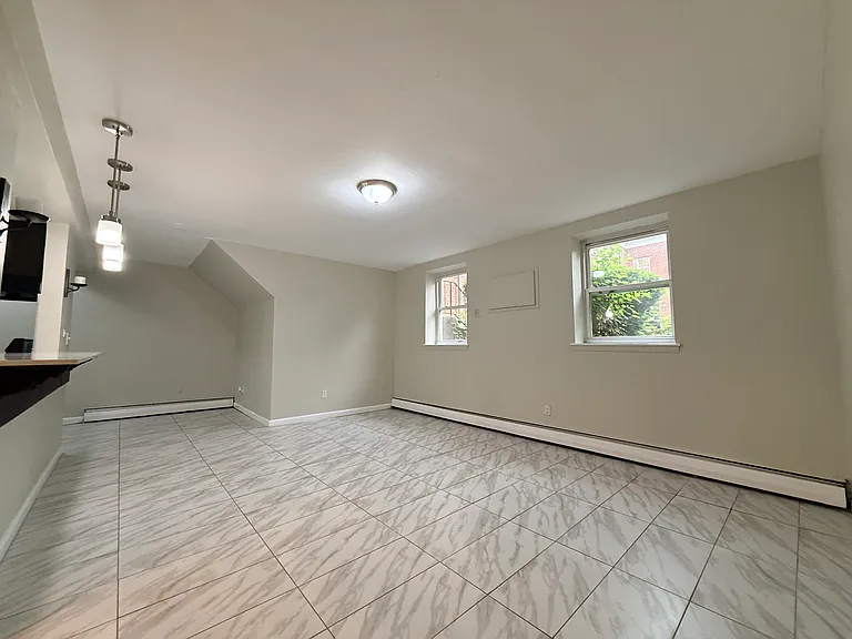 111-112 Lincoln Ave #6 — Photo 1