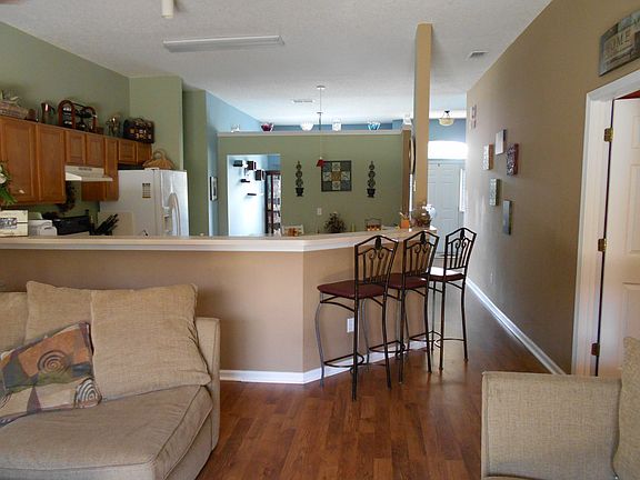 5th image of 12584 Lake Gardens Dr