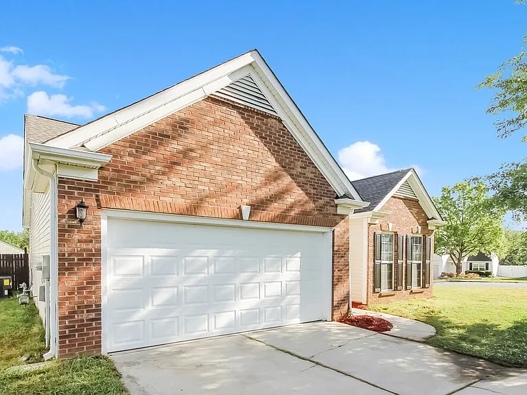 8704 Rozumny Dr — Photo 4