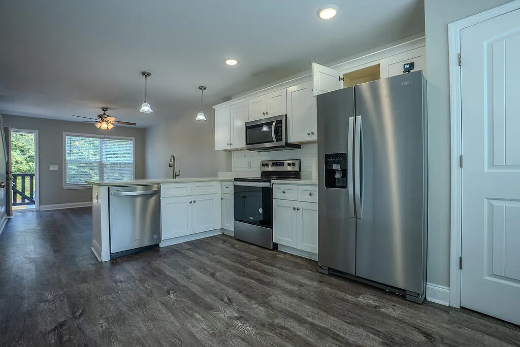 2 bed, 1.5 bath, $1,300 — Photo 4