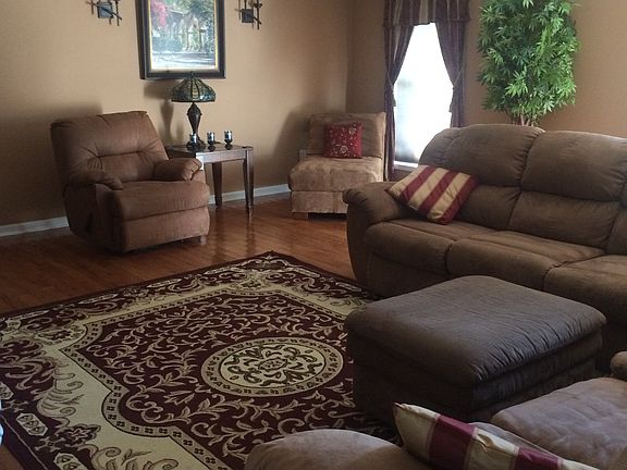 5th image of 3914 Hilltop Dr