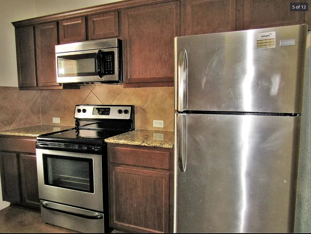 3 bed, 1450 sqft, $1,325 — Photo 4