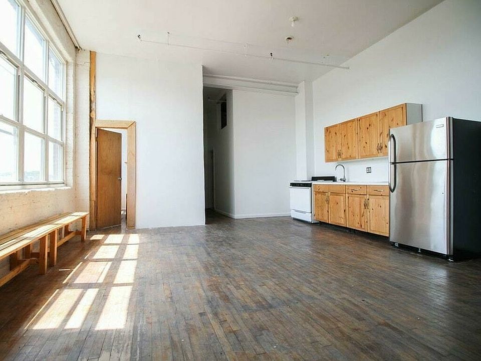 1st image of 371 Troutman St #101