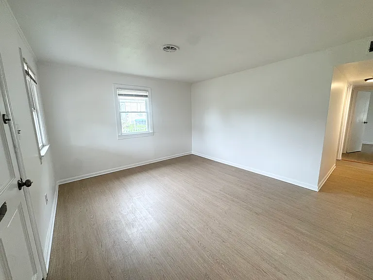155 Bunche Blvd — Photo 3