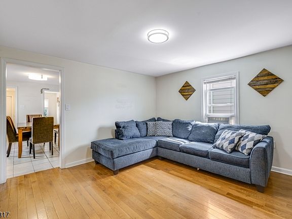 4th image of 754 Saint Marys Ave