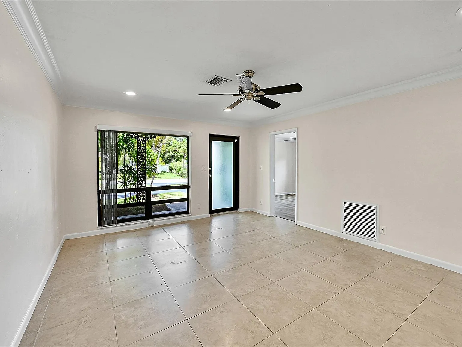 2 bed, 2.0 bath, 1980 sqft, $2,500 — Photo 4