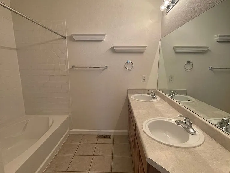 2845 Willow Tree Ln — Photo 14
