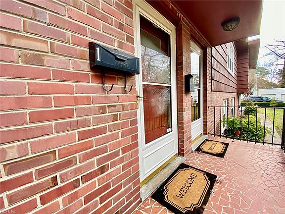 2nd image of 1217 Cloncurry Rd