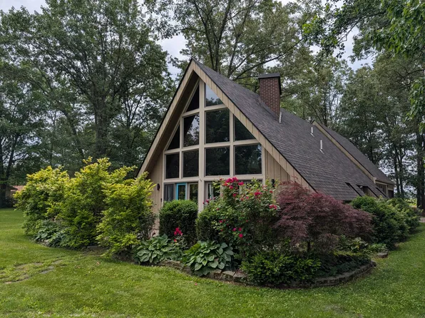 2216 Lake Hills Dr, Vandalia, IL 62471