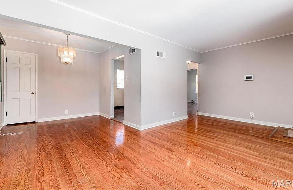 2nd image of 925 Riverview Blvd