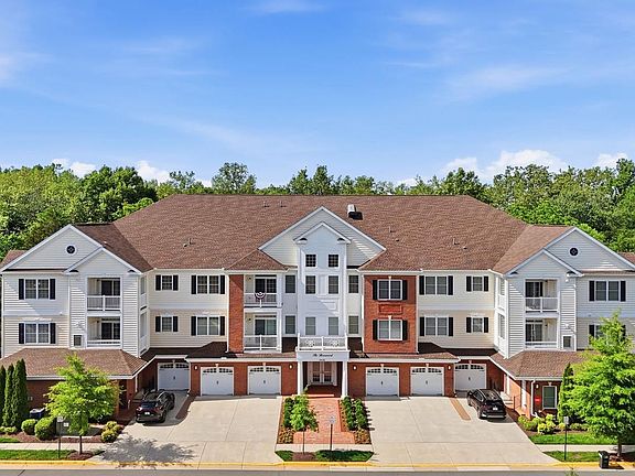 4th image of 15130 Heather Mill Ln Unit 402