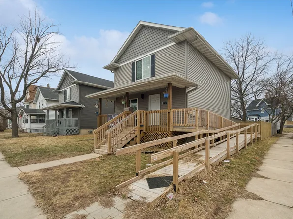 702 L St SW, Cedar Rapids, IA 52404