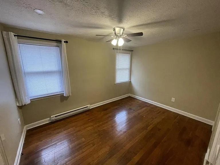 215 Carson Ct — Photo 7
