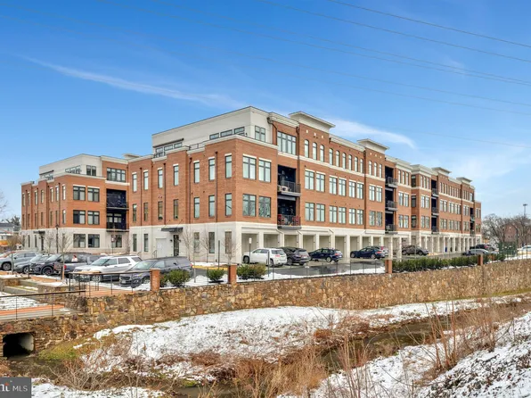 3 Stationmaster St SE APT 400, Leesburg, VA 20175