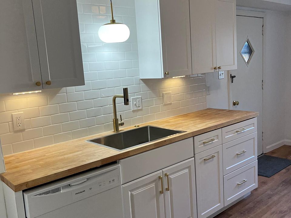 1st image of 221 Ella St APT 1
