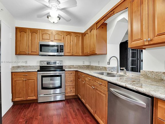 4th image of 625 Biltmore Way APT 1007
