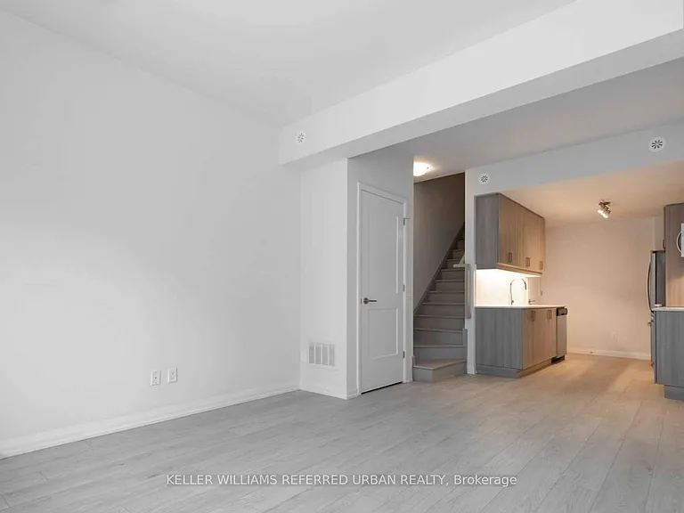 1030 Portage Pkwy #Townhouse 23 — Photo 5