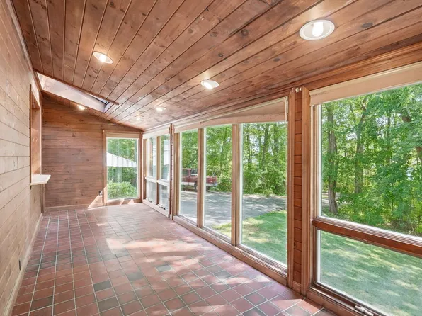 1881 Great Pond Rd, North Andover, MA 01845