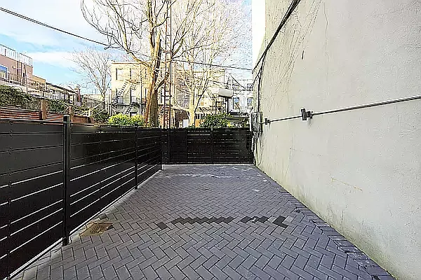 Rented by Avenues Real Estate | media 17