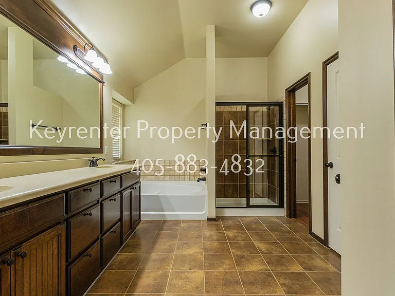 2405 SW 138th St — Photo 13