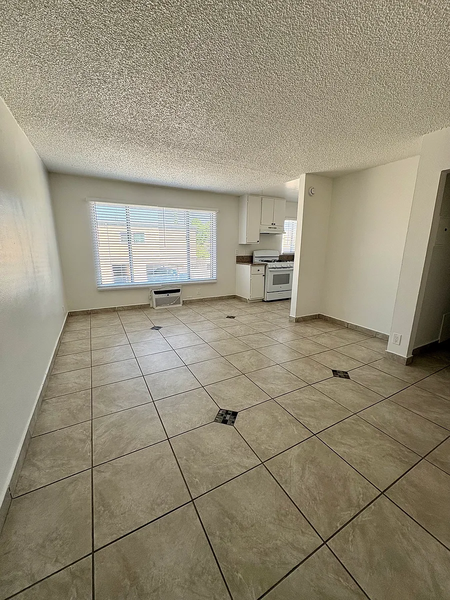 Building Photo - 7512 Vineland Ave #21
