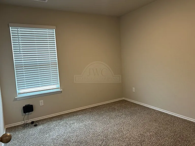 1319 Iron Horse Dr — Photo 14