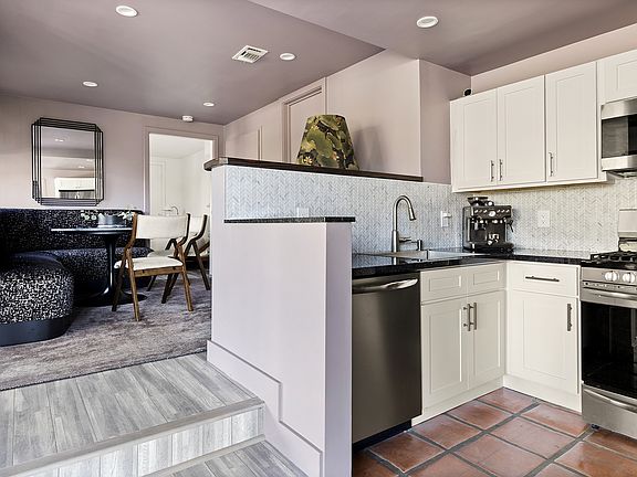 4th image of 2591 Leicester Dr #2