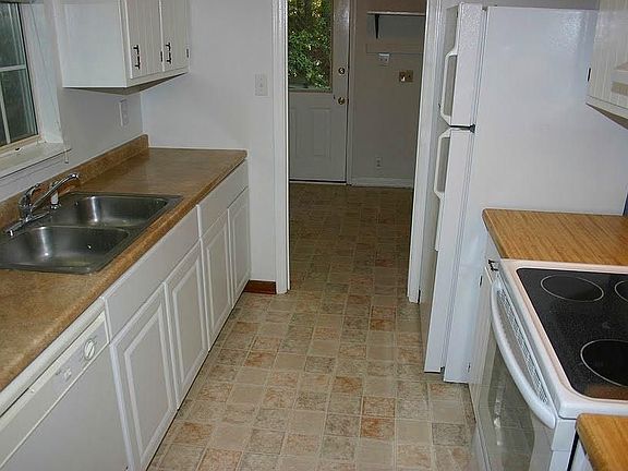 Walk-through kitchen and mud room