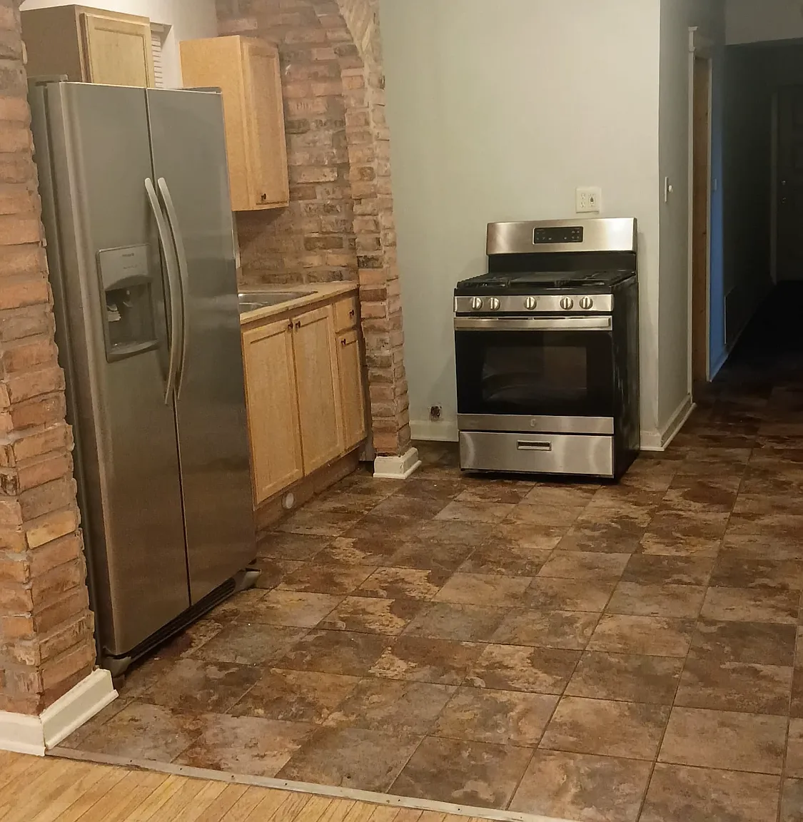 3 bed, 1000 sqft, $1,750 — Photo 1