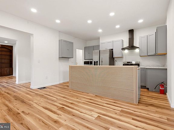 4th image of 12 Morton St