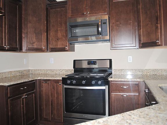 4th image of 40 Cypress Point Dr