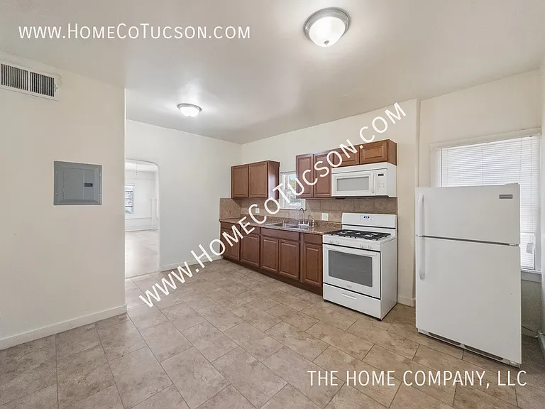 517 S Main Ave — Photo 11